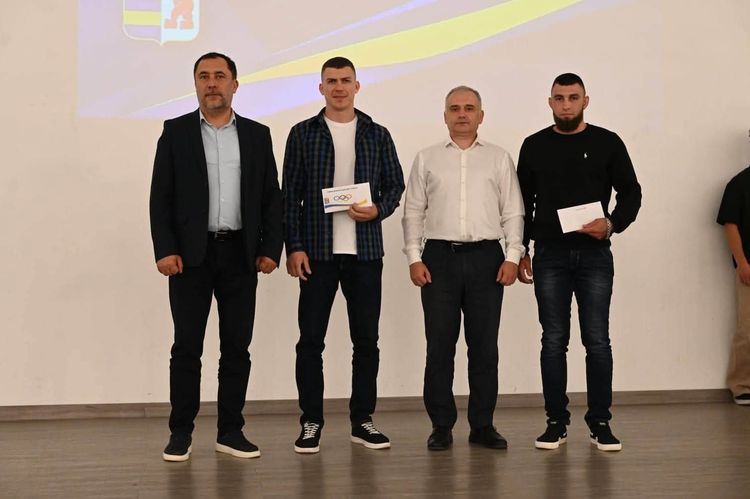 З нагоди Дня фізичної культури і спорту в Ужгороді відзначили представників спортивної спільноти краю
