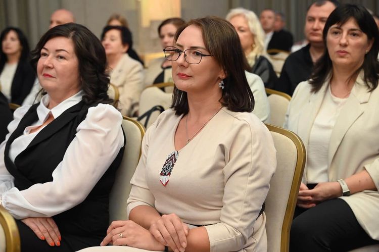 Керівництво краю привітало освітян із професійним святом та вручило високі відзнаки