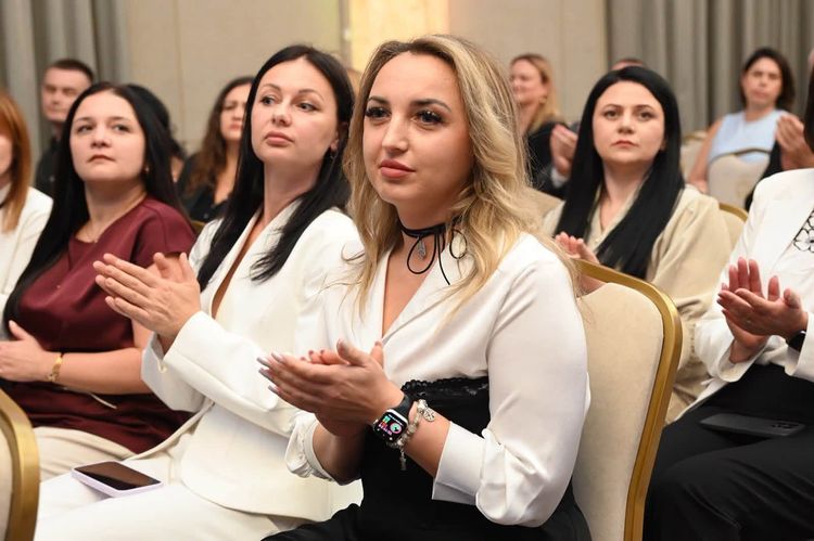 Керівництво краю привітало освітян із професійним святом та вручило високі відзнаки