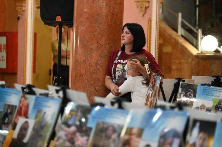 В обласній філармонії пройшла пересувна фотовиставка «Ненароджені для війни»