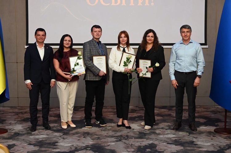 Керівництво краю привітало освітян із професійним святом та вручило високі відзнаки