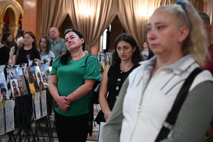В обласній філармонії пройшла пересувна фотовиставка «Ненароджені для війни»