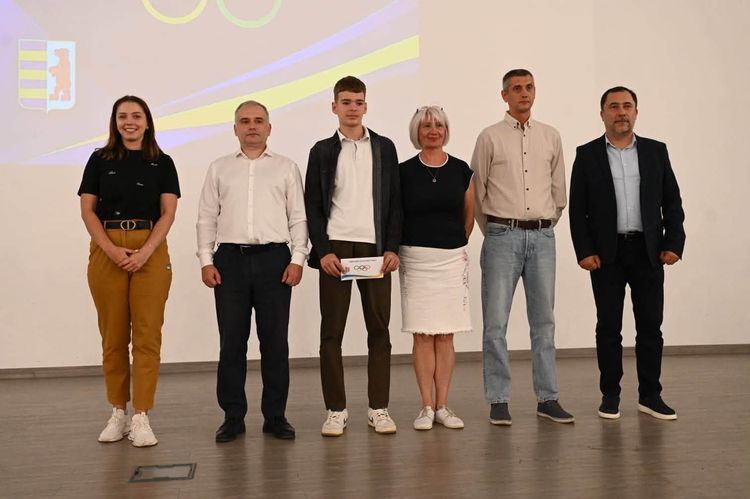 З нагоди Дня фізичної культури і спорту в Ужгороді відзначили представників спортивної спільноти краю