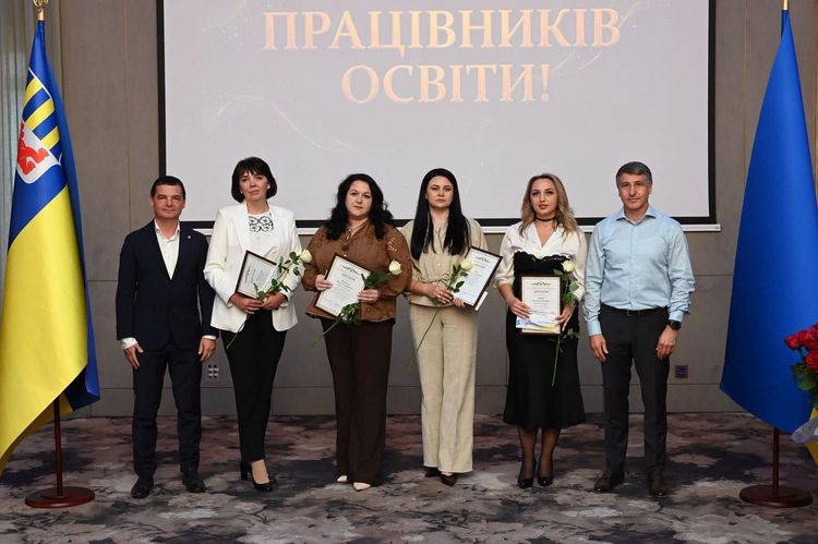 Керівництво краю привітало освітян із професійним святом та вручило високі відзнаки