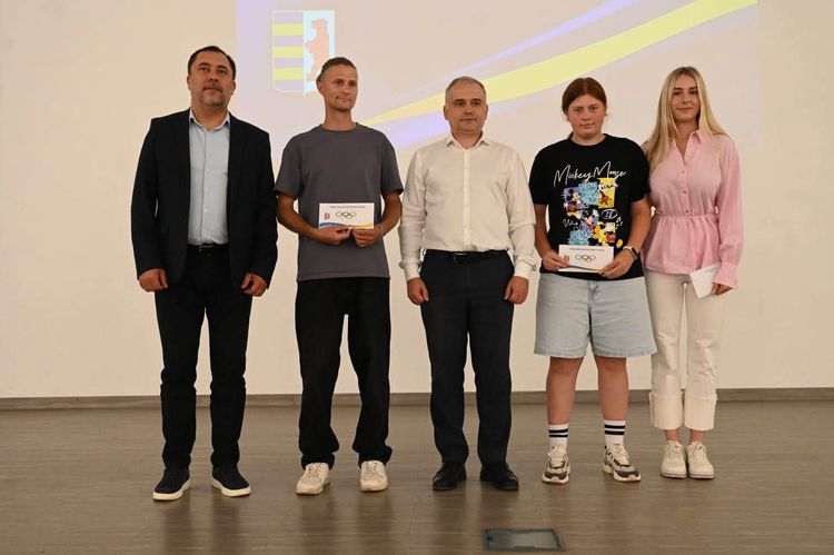 З нагоди Дня фізичної культури і спорту в Ужгороді відзначили представників спортивної спільноти краю