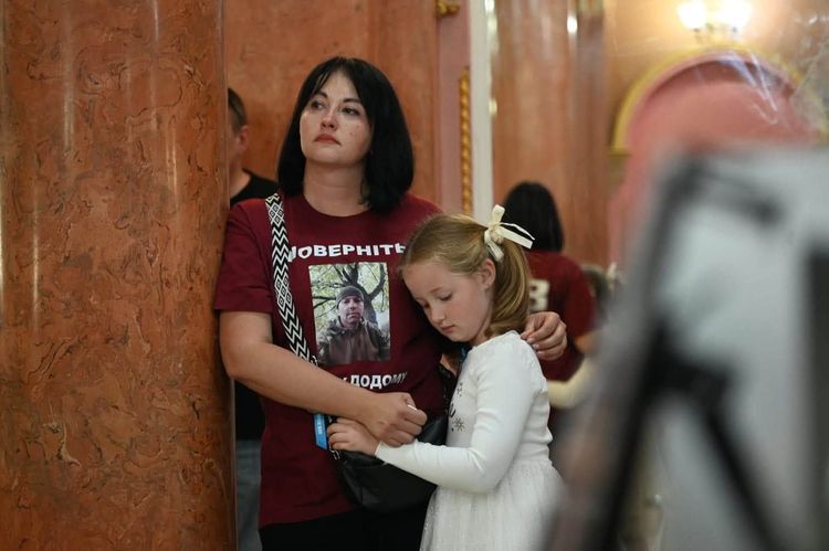 В обласній філармонії пройшла пересувна фотовиставка «Ненароджені для війни»