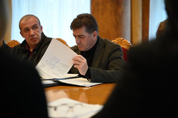 Представники структурних підрозділів ОВА беруть участь у нараді