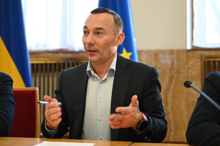 Виступає перший заступник голови ОВА Василь Іванчо