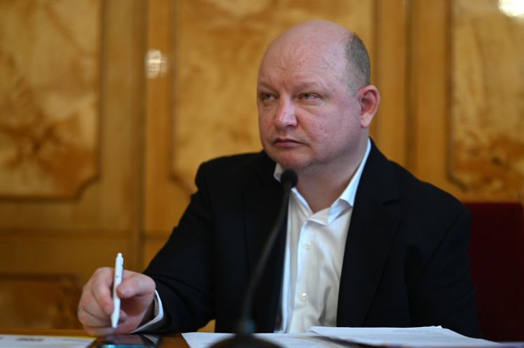 Головує Денис Сухотін, керівник відокремленого підрозділу громадської організації ВО СОІУ «Закарпатське обласне товариство осіб з інвалідністю»
