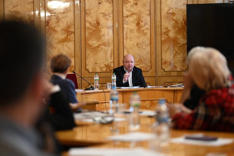  Учасники круглого столу щодо соціального захисту осіб з інвалідністю