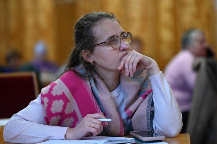  Учасниця круглого столу щодо соціального захисту осіб з інвалідністю