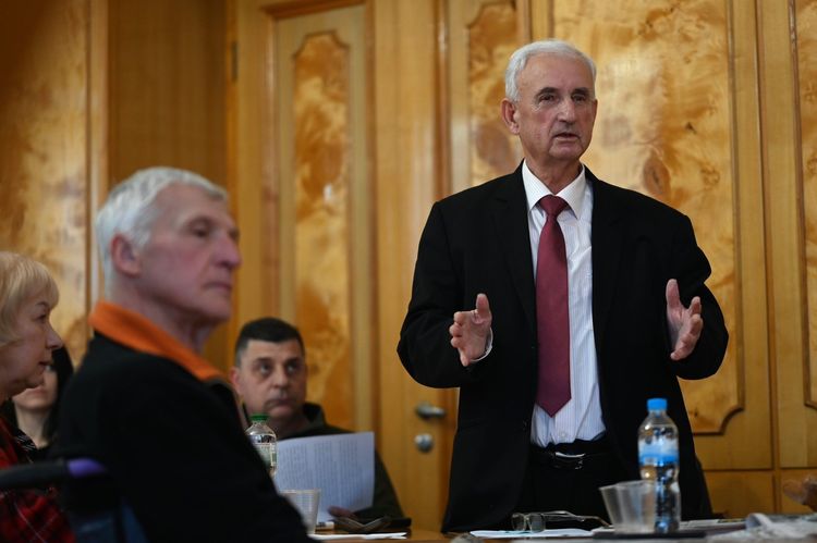  Учасники круглого столу щодо соціального захисту осіб з інвалідністю