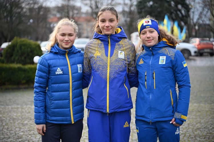 В Ужгороді підняли олімпійський прапор з нагоди відкриття Зимових Олімпійських ігор-2026 в Італії