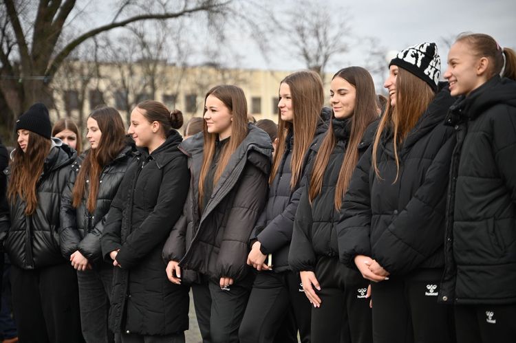 В Ужгороді підняли олімпійський прапор з нагоди відкриття Зимових Олімпійських ігор-2026 в Італії