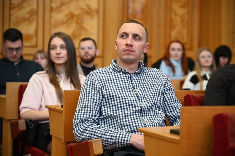 В Ужгороді презентували грантові можливості від Українського молодіжного фонду