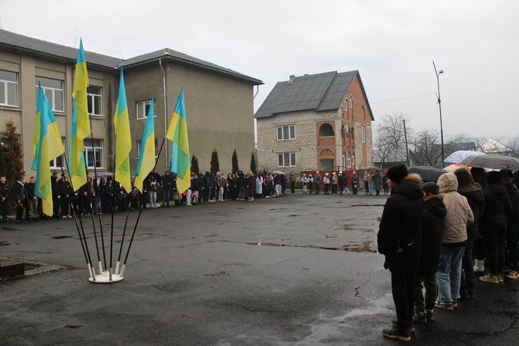  У закладах освіти Закарпаття підіймають Прапори Надії