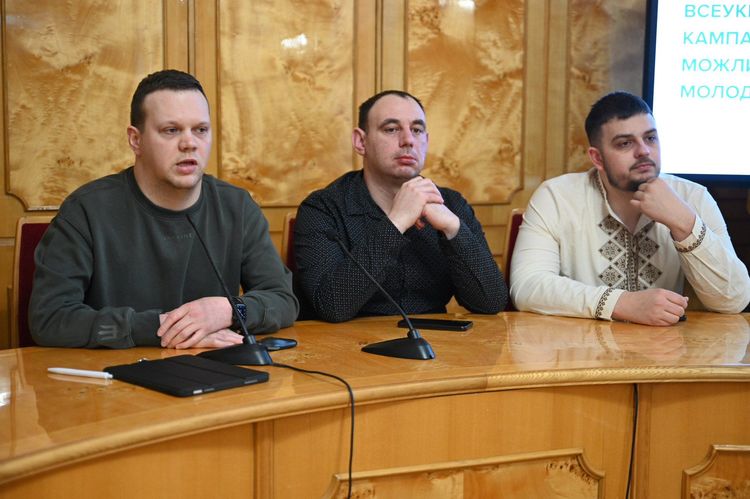 В Ужгороді презентували грантові можливості від Українського молодіжного фонду