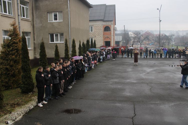  У закладах освіти Закарпаття підіймають Прапори Надії