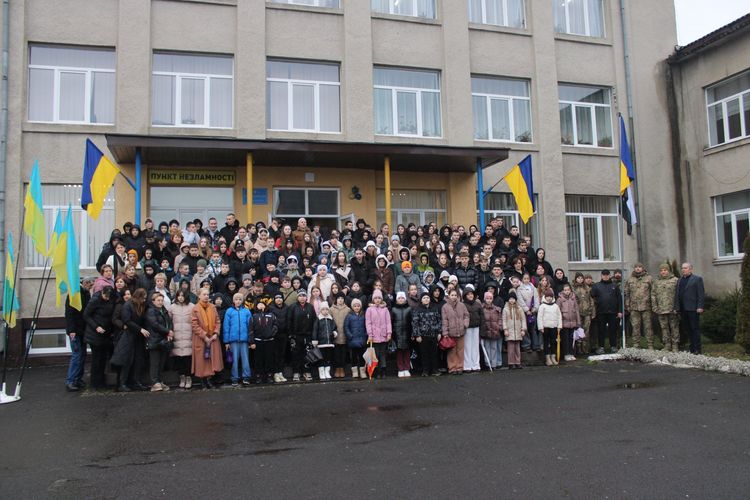  У закладах освіти Закарпаття підіймають Прапори Надії