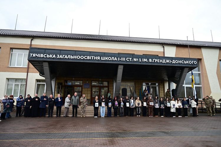  У закладах освіти Закарпаття підіймають Прапори Надії