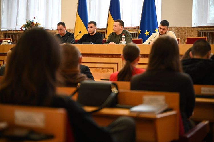 В Ужгороді презентували грантові можливості від Українського молодіжного фонду