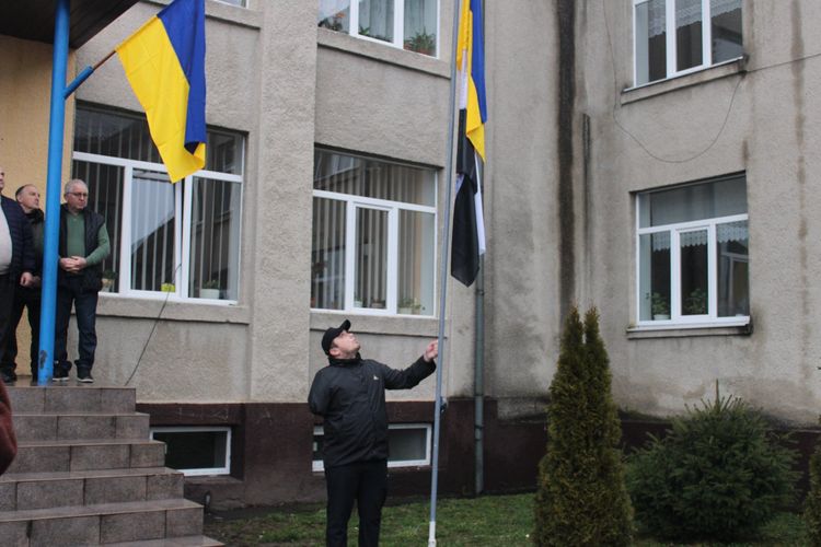  У закладах освіти Закарпаття підіймають Прапори Надії
