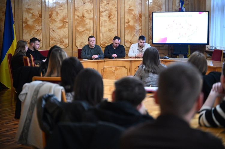 В Ужгороді презентували грантові можливості від Українського молодіжного фонду