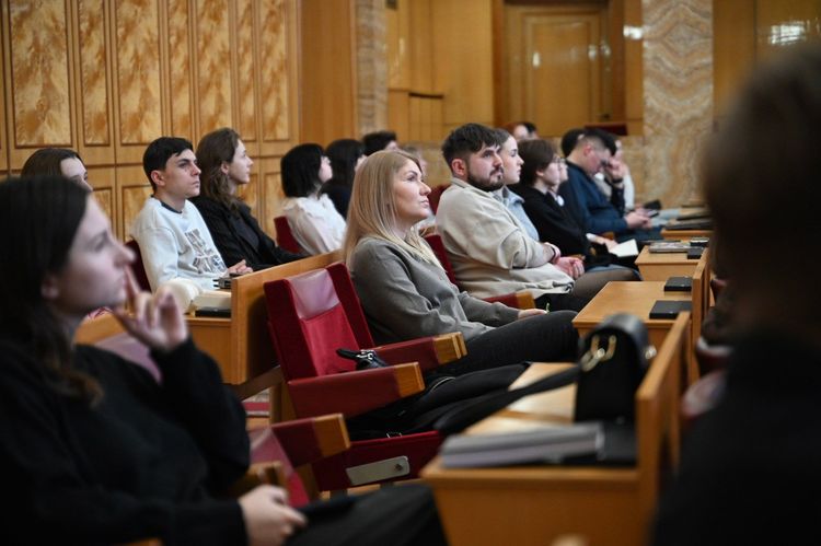 В Ужгороді презентували грантові можливості від Українського молодіжного фонду