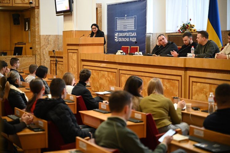 В Ужгороді презентували грантові можливості від Українського молодіжного фонду