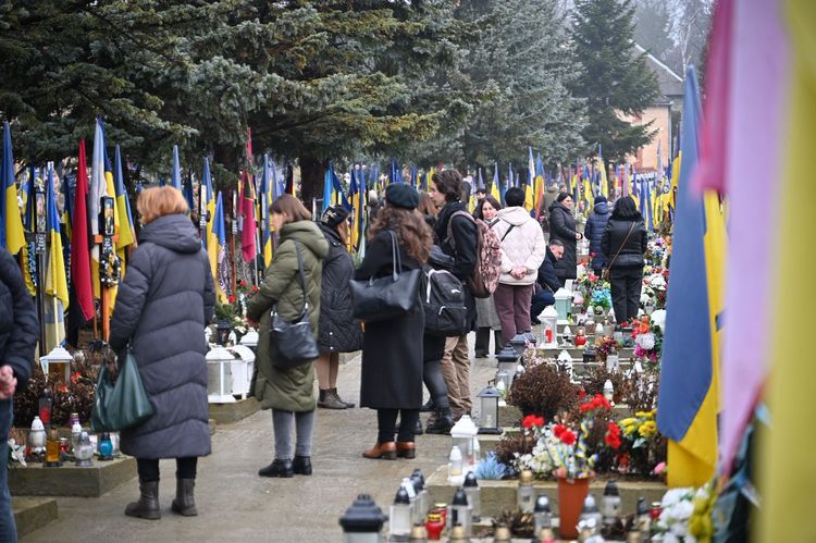 Чотири роки незламності: в Ужгороді вшанували пам'ять полеглих Героїв