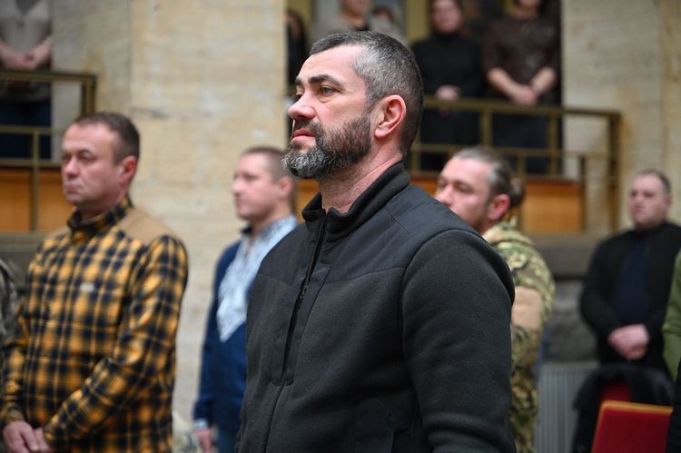 В атріумі ОВА відбулася спільна молитва за Україну та її захисників