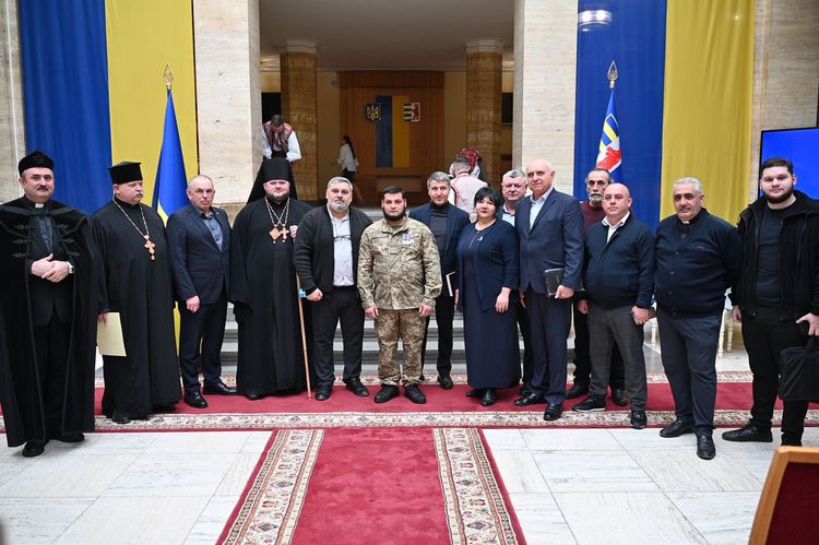 В атріумі ОВА відбулася спільна молитва за Україну та її захисників