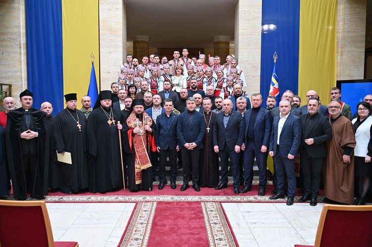 В атріумі ОВА відбулася спільна молитва за Україну та її захисників