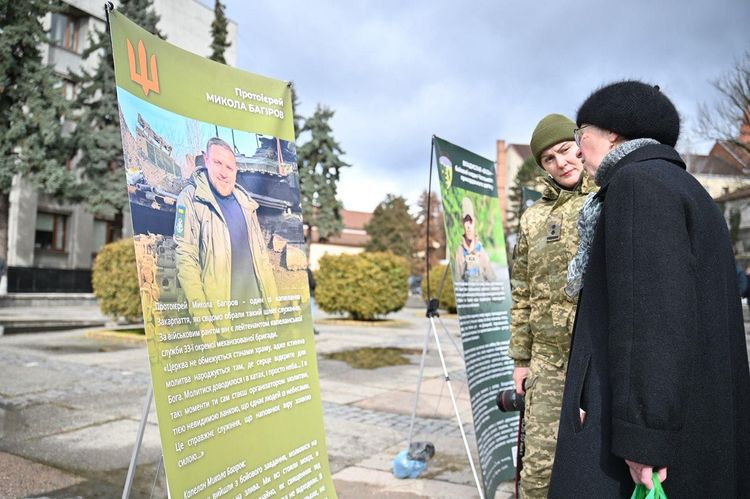 В Ужгороді відкрили виставку портретів закарпатських захисників