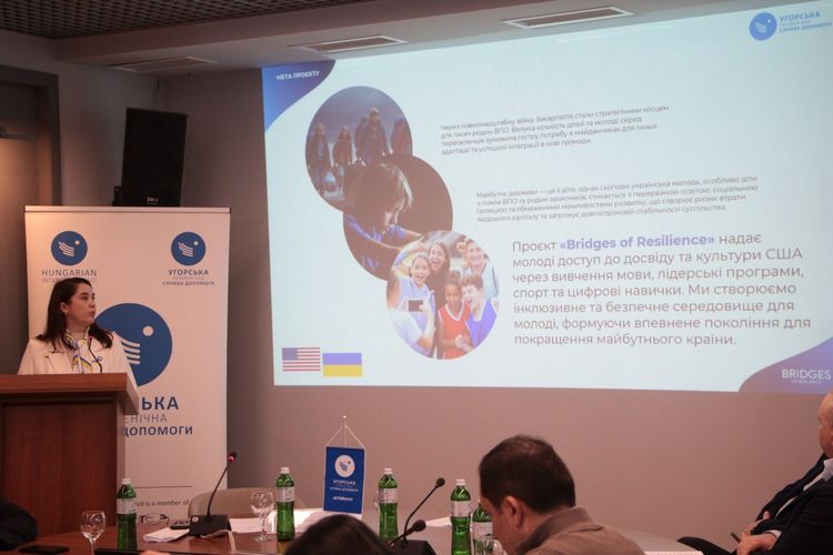 На Закарпатті презентували проєкт «Bridges of Resilience» для розвитку та підтримки молоді