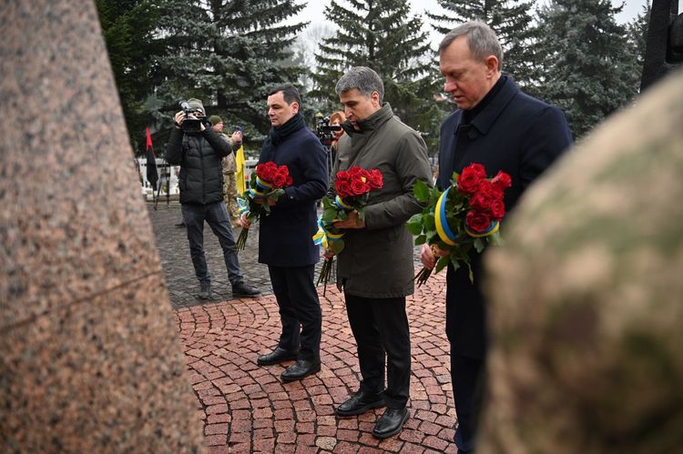 Чотири роки незламності: в Ужгороді вшанували пам'ять полеглих Героїв