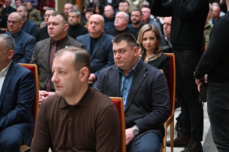 В атріумі ОВА відбулася спільна молитва за Україну та її захисників