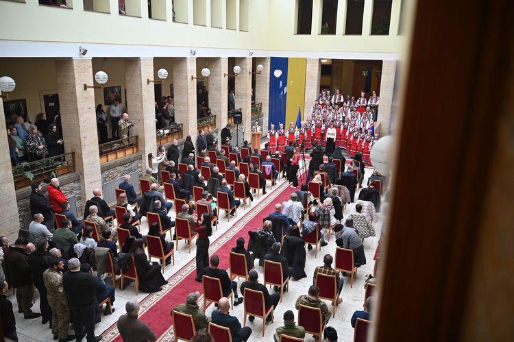 В атріумі ОВА відбулася спільна молитва за Україну та її захисників