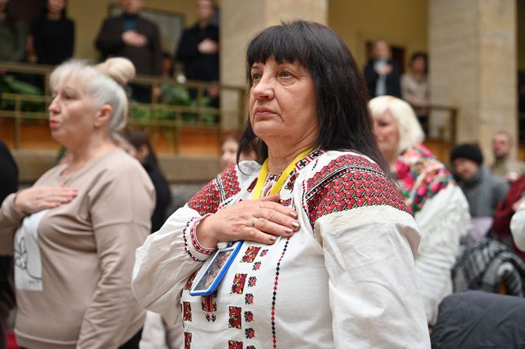 В атріумі ОВА відбулася спільна молитва за Україну та її захисників