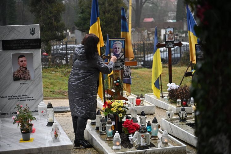 Чотири роки незламності: в Ужгороді вшанували пам'ять полеглих Героїв