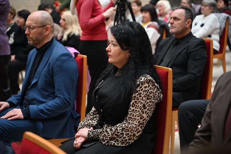 В атріумі ОВА відбулася спільна молитва за Україну та її захисників
