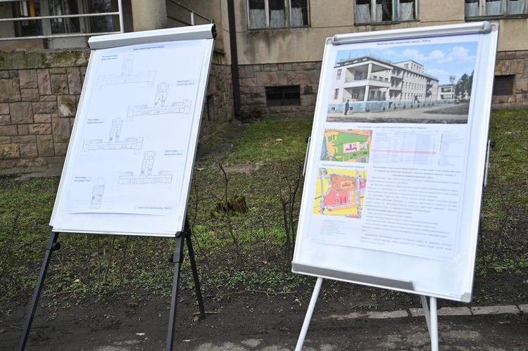 Розвиток медичної галузі та профтехосвіти обговорили на виїзній нараді в Берегові