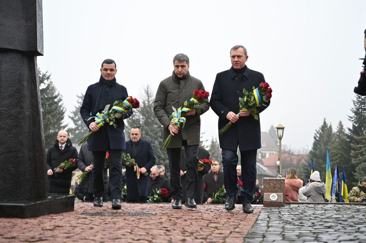 Чотири роки незламності: в Ужгороді вшанували пам'ять полеглих Героїв