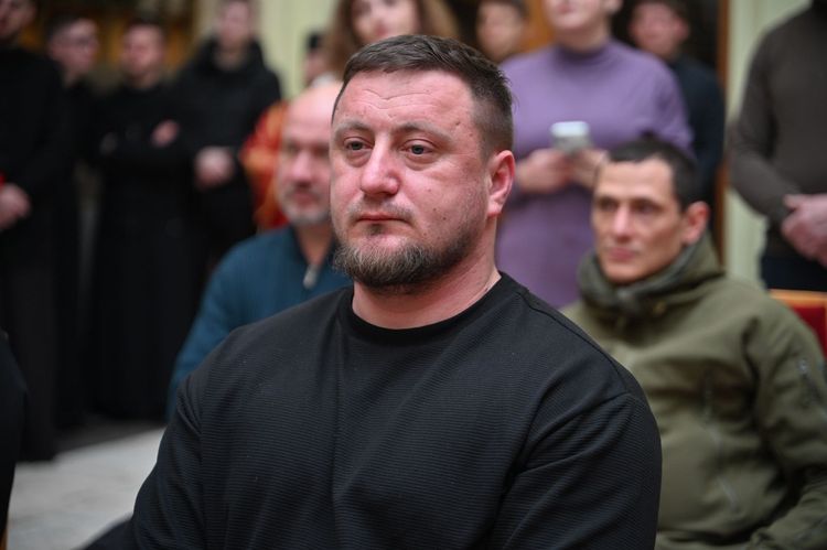 В атріумі ОВА відбулася спільна молитва за Україну та її захисників