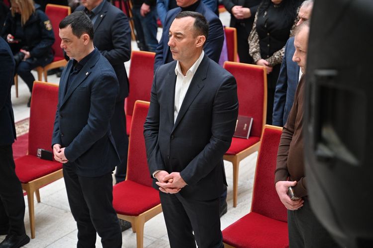 В атріумі ОВА відбулася спільна молитва за Україну та її захисників