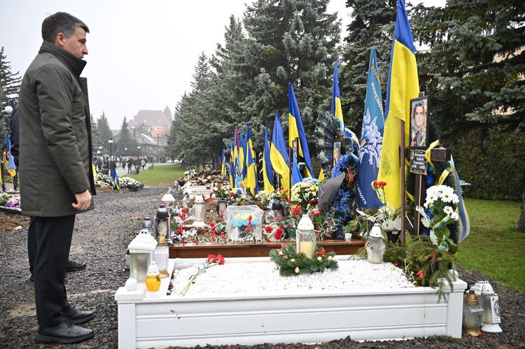 Чотири роки незламності: в Ужгороді вшанували пам'ять полеглих Героїв
