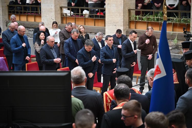 В атріумі ОВА відбулася спільна молитва за Україну та її захисників