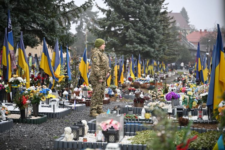 Чотири роки незламності: в Ужгороді вшанували пам'ять полеглих Героїв