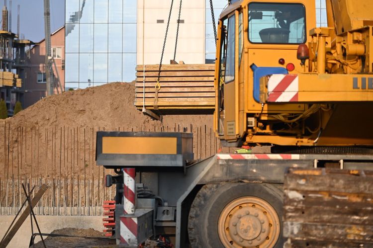 Голова ОВА оглянув хід будівництва ветеранського простору в Ужгороді