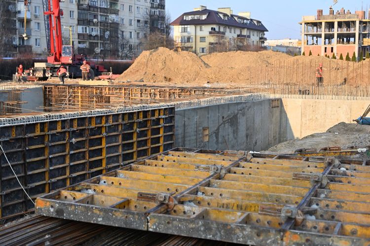 Голова ОВА оглянув хід будівництва ветеранського простору в Ужгороді